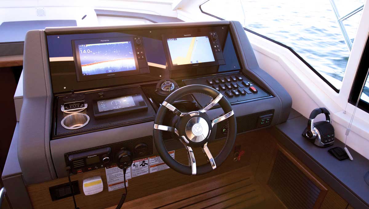Cruisers Yachts 42 Cantius helm