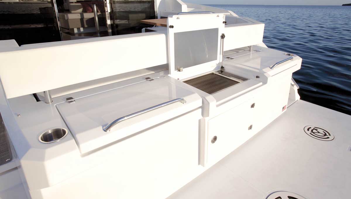 Cruisers Yachts 42 Cantius aft grill