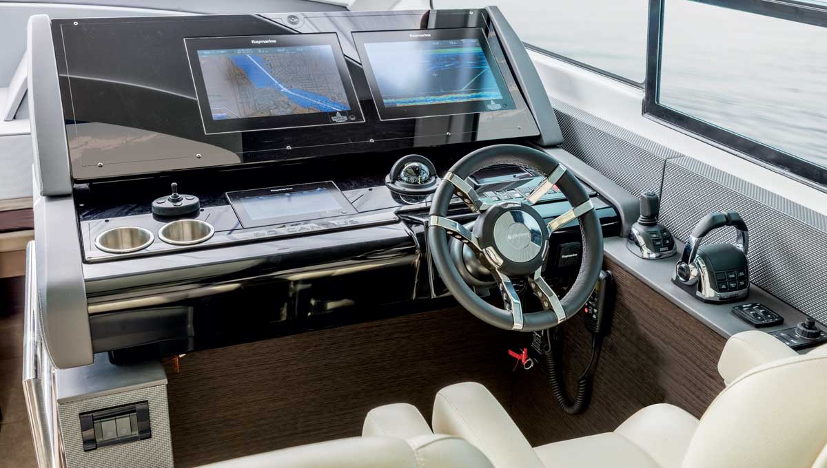 Cruisers Yachts 60 Cantius helm