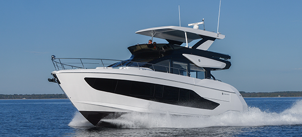 Cruisers Yachts 57 FLY