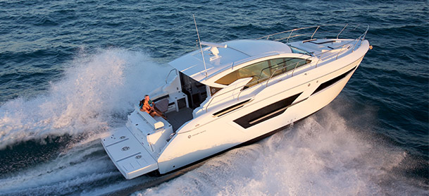 Cruisers Yacht in rough waters