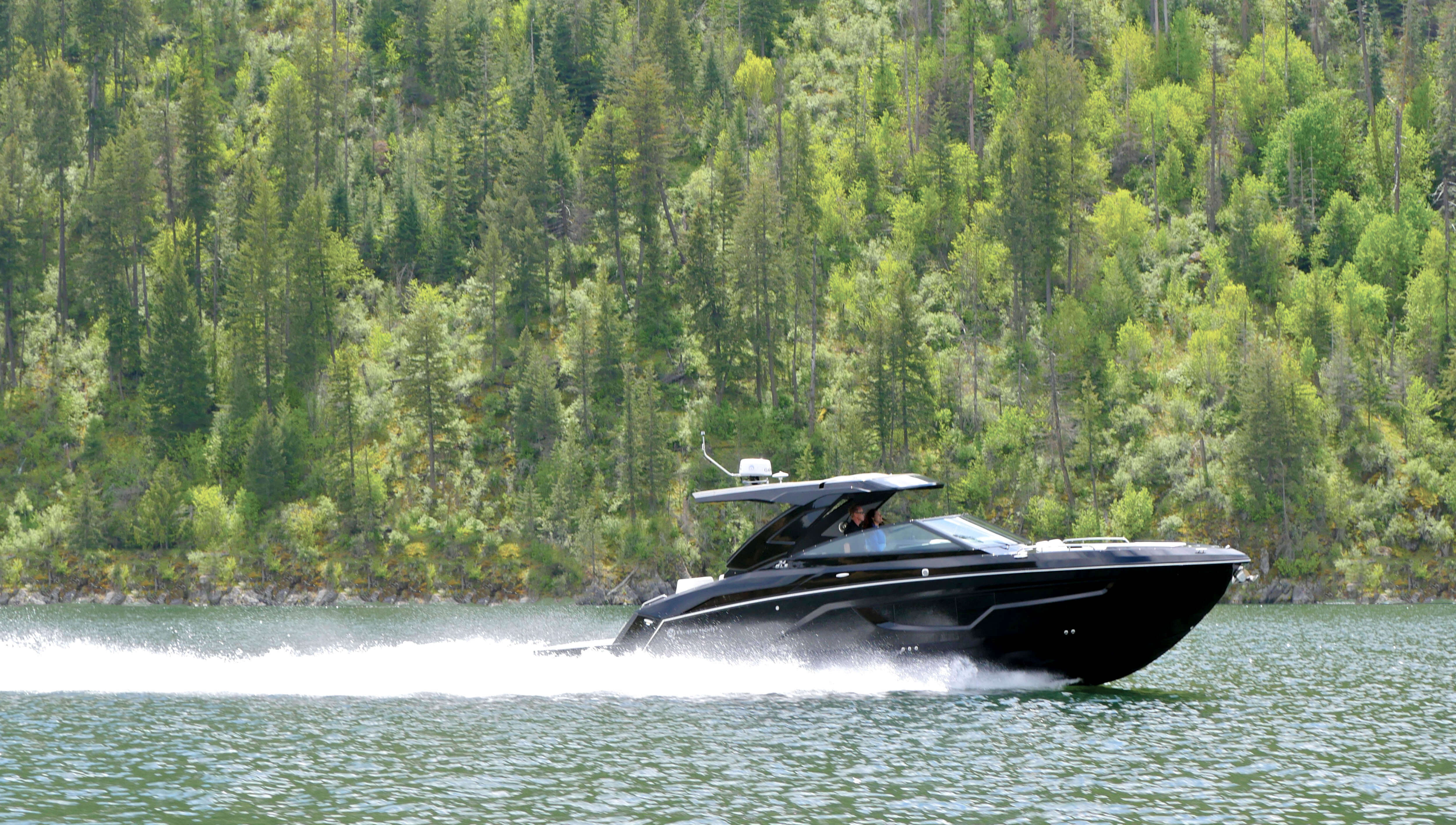 Cruisers Yachts 34 GLS I/O