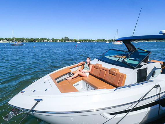 Cruisers Yachts 34 OB Bow Seating