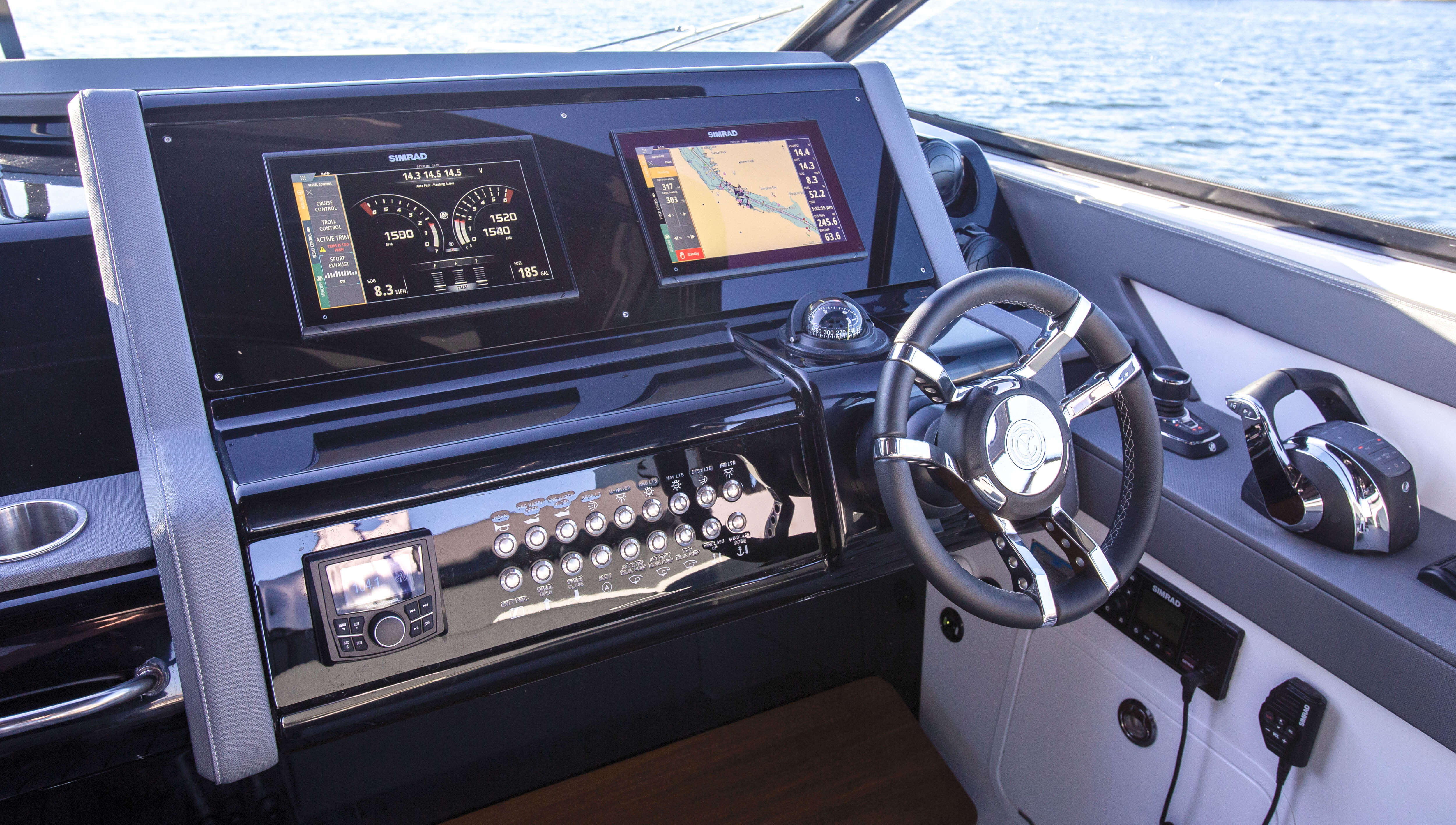 Cruisers Yachts 38 GLS I/O helm