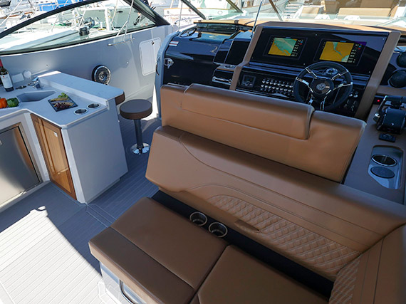 Cockpit and helm of a 38 GLS OB