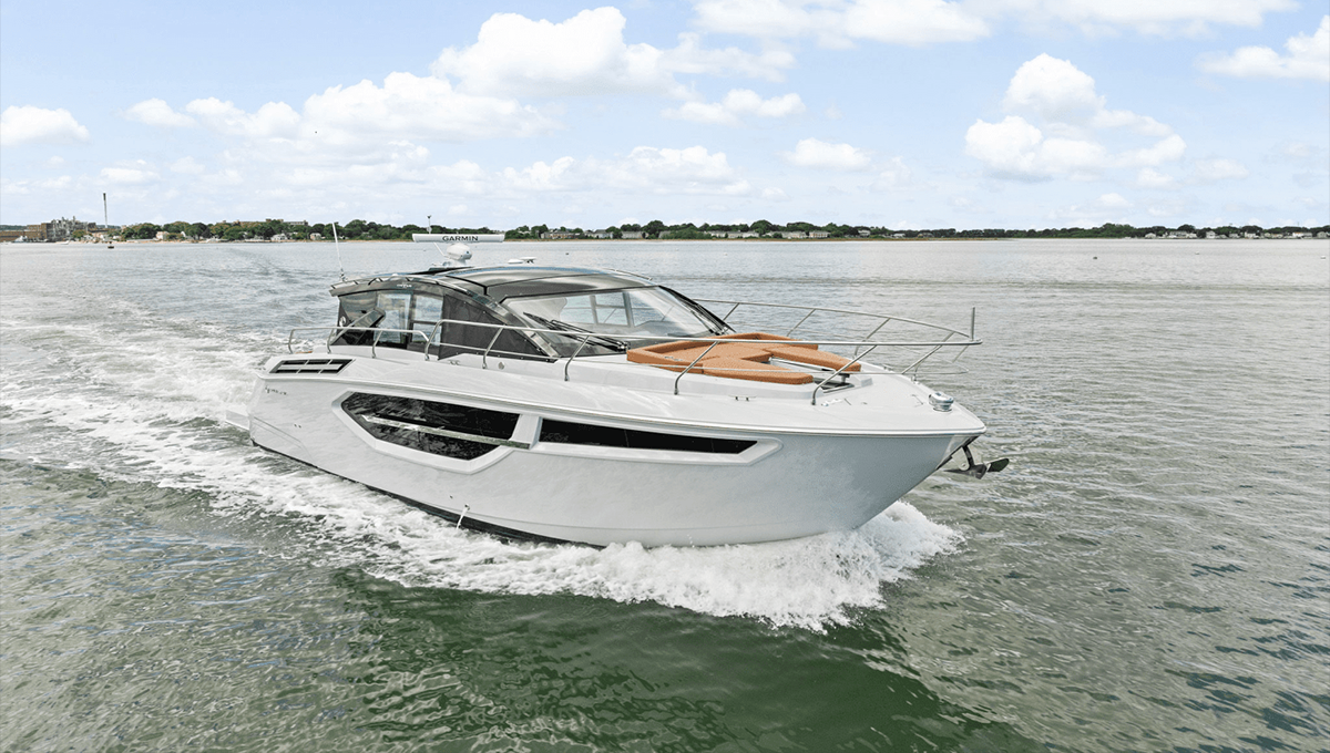 Cruisers Yachts 42 Cantius