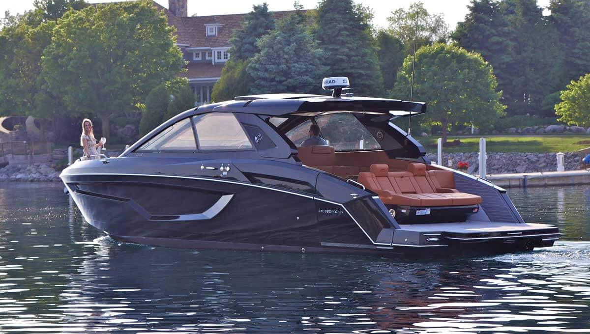 Cruisers Yachts  42 GLS IO in black