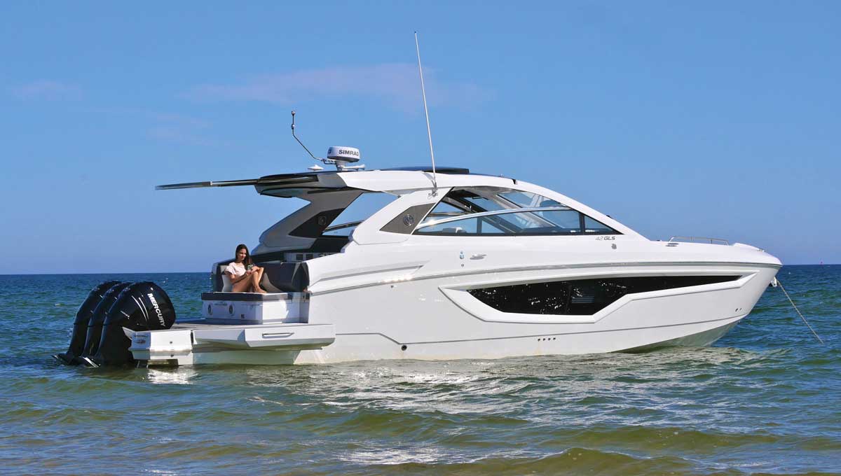 Cruisers Yachts 42 GLS OB in white on the water