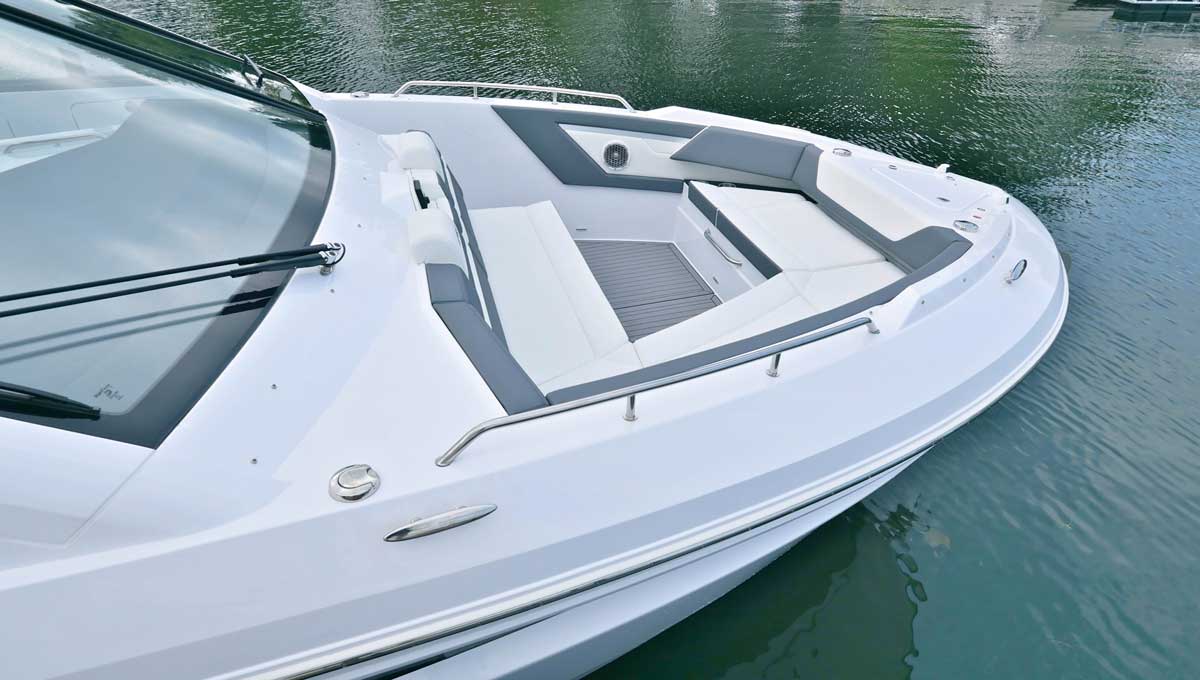 Cruisers Yachts 42 GLS OB bow seating