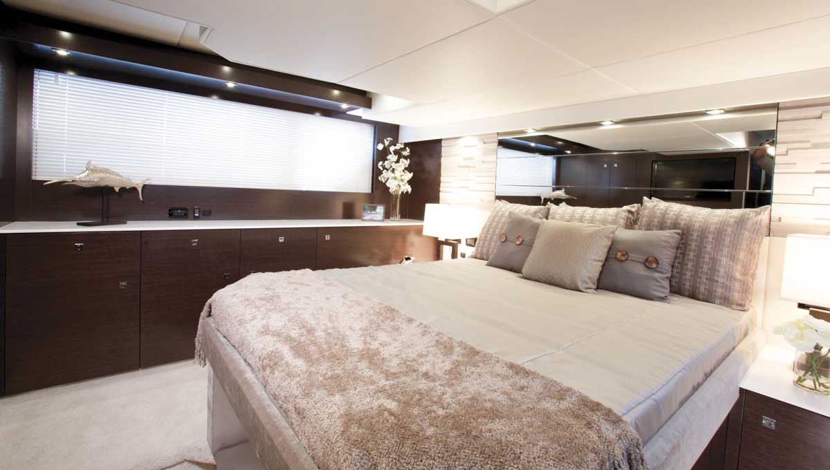 Cruisers Yachts 50 Cantius stateroom
