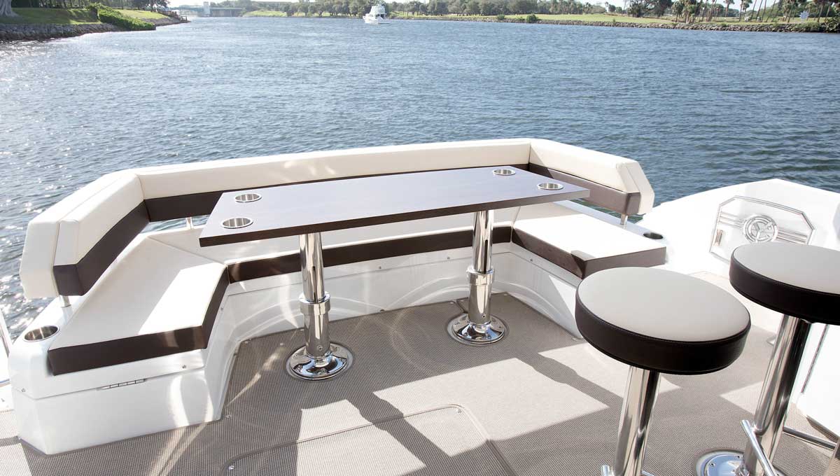 Cruisers Yachts 54 Cantius cockpit seating