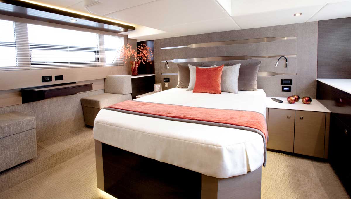 Cruisers Yachts 54 Fly master stateroom with cafe table