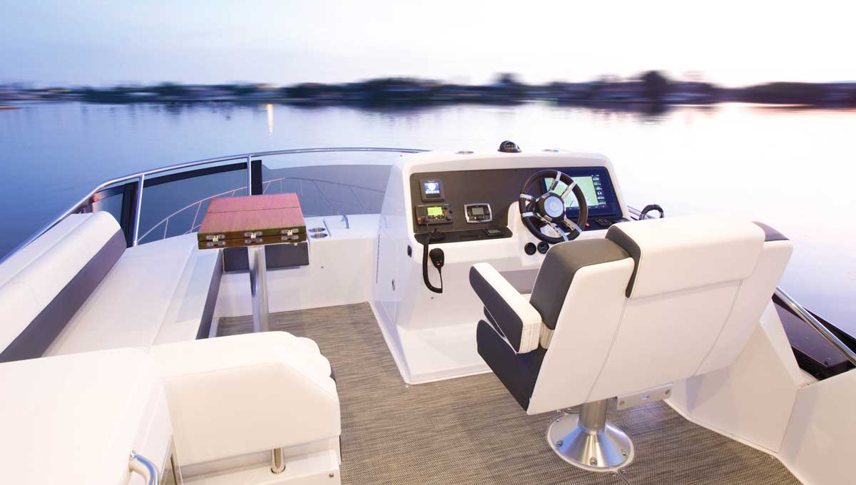 Cruisers Yachts 54 Fly Helm on Flybridge