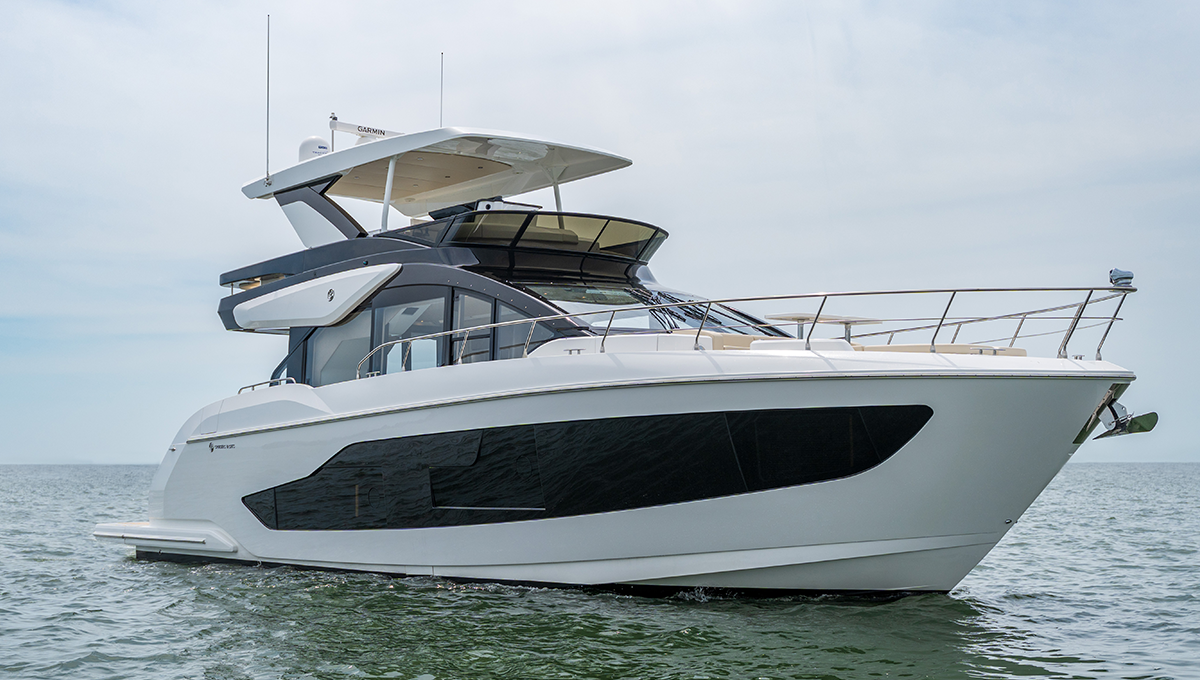 Cruisers Yachts 57 FLY