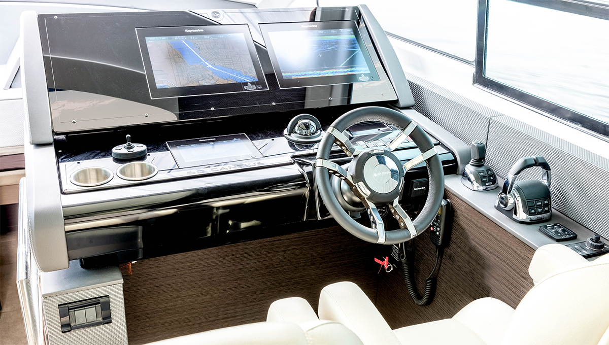 Helm of Cruisers Yachts 60 fly