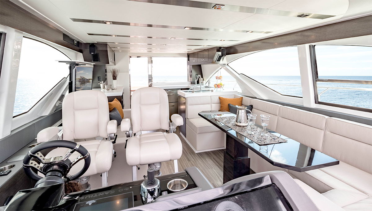 Upper salon of Cruisers Yachts 60 fly