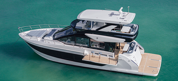 Side view of the Cruisers Yachts 57 FLY