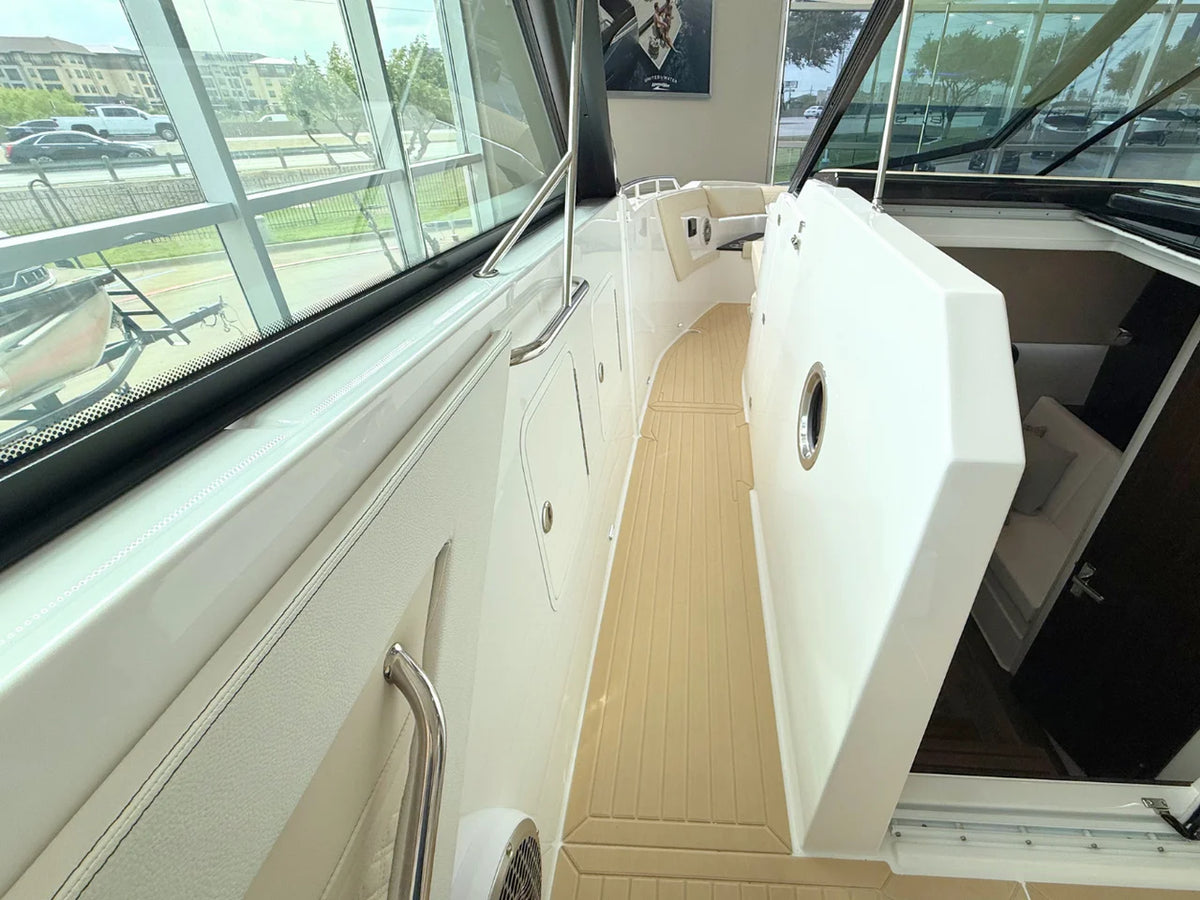 2026 Cruisers Yachts 34 GLS 34.0 feet, Clearwater, Florida #36