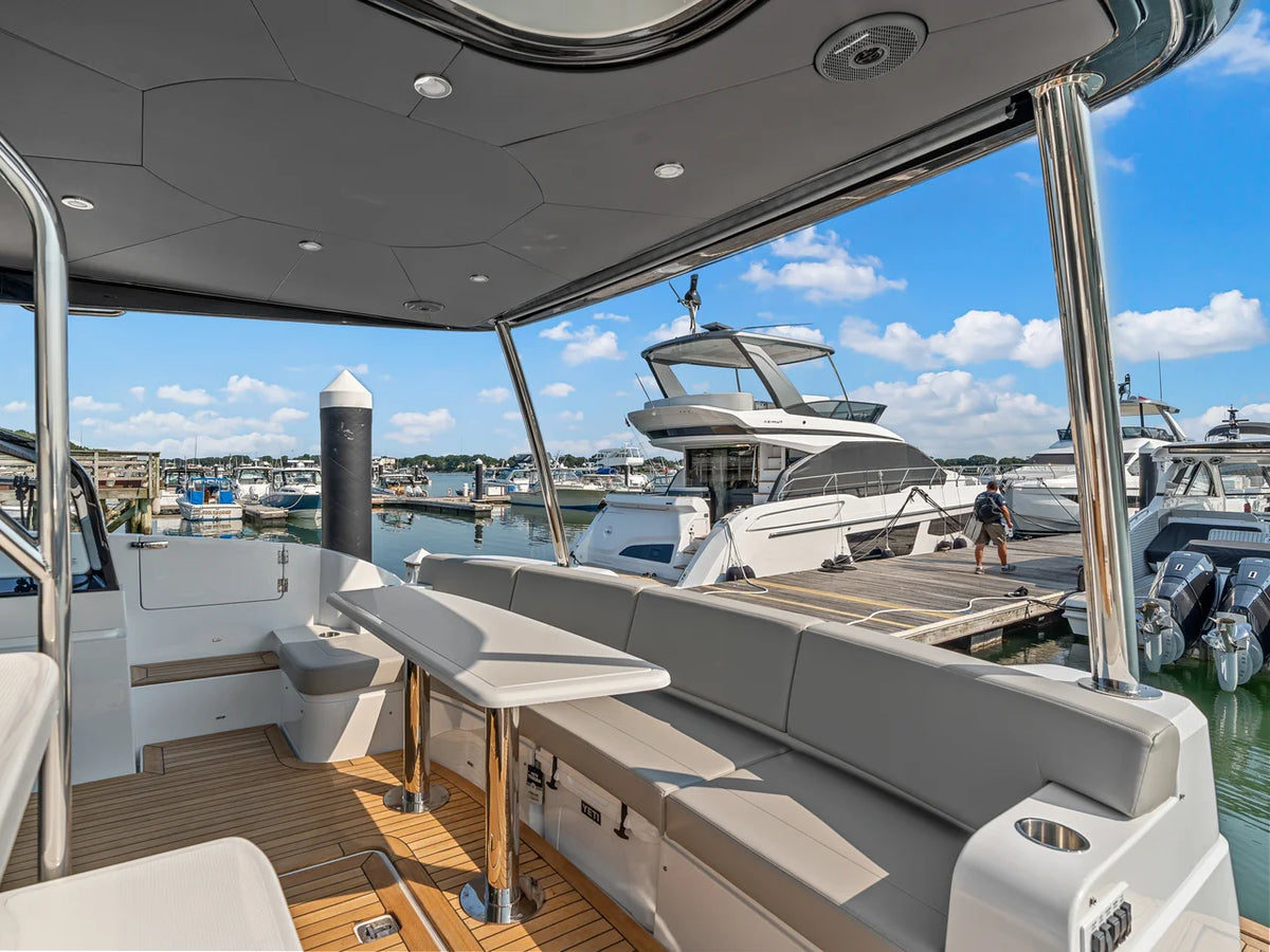 2027 Cruisers Yachts 50 FLY 50.0 feet, Clearwater, Florida #9