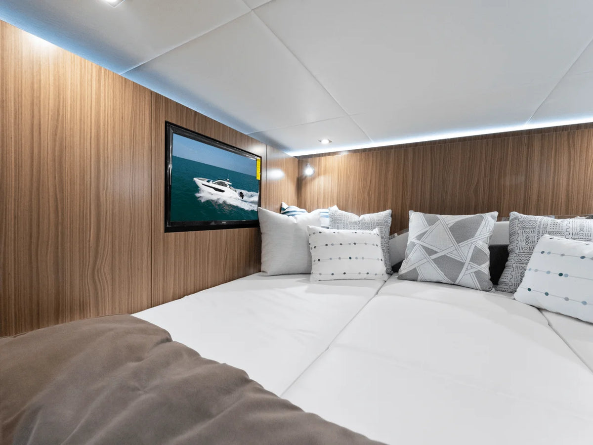 2027 Cruisers Yachts 50 GLS OB 50.0 feet, Clearwater, Florida #31
