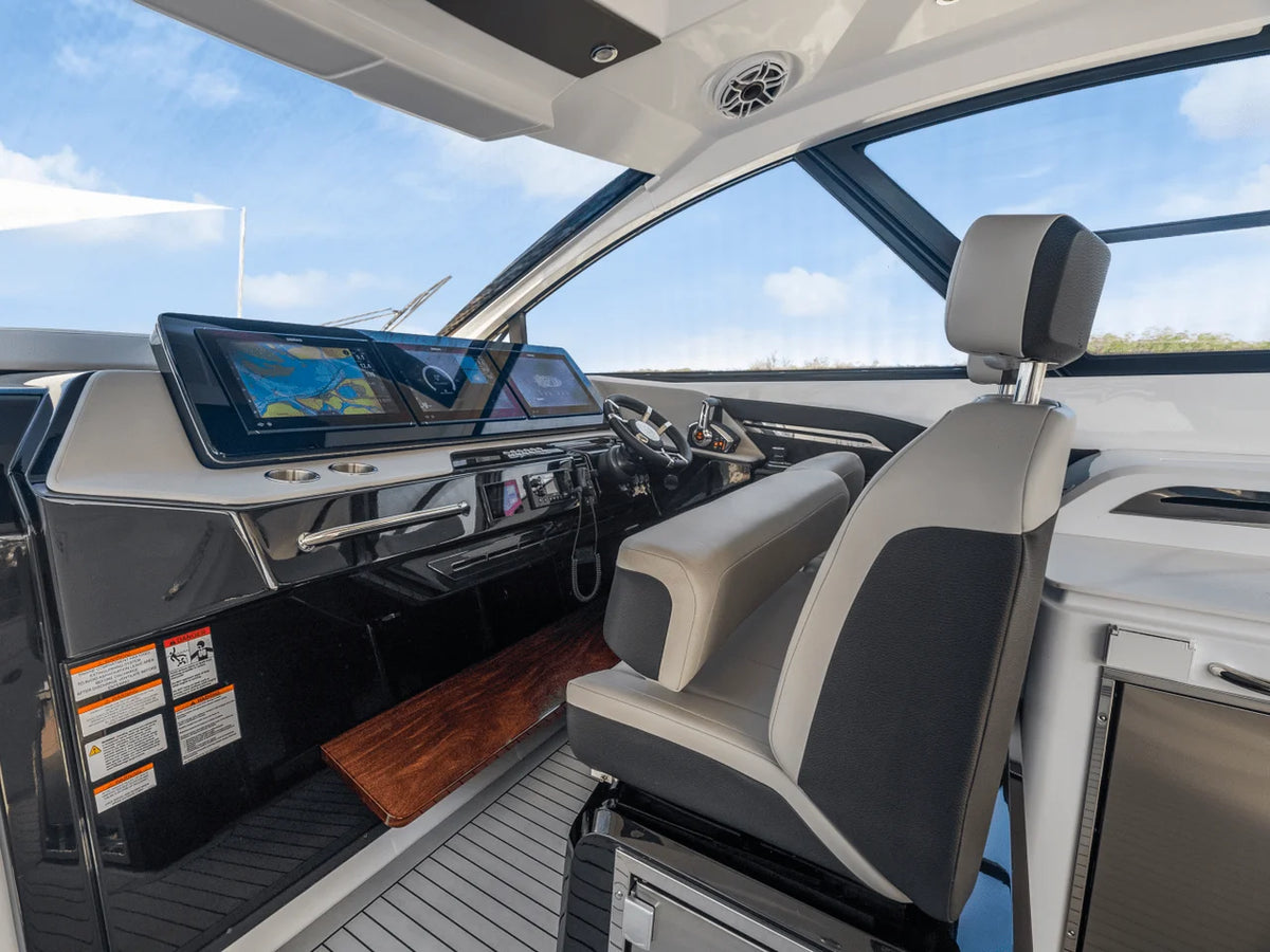 2027 Cruisers Yachts 50 GLS OB 50.0 feet, Clearwater, Florida #105